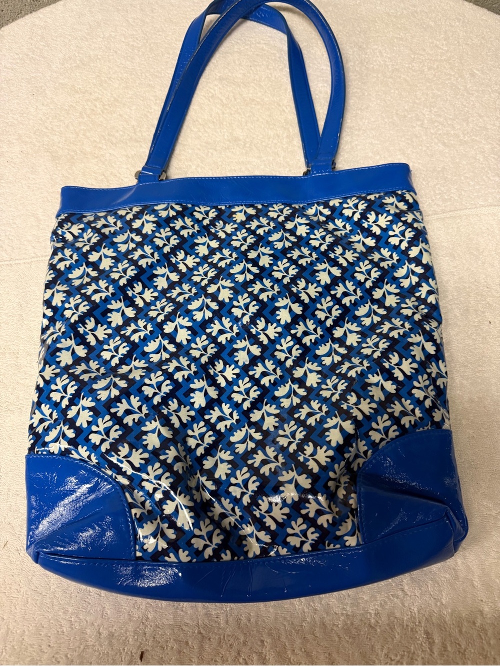 Frill by Vera Bradley medium tote bag and blue floral pattern with double straps